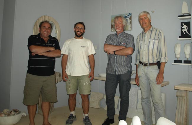 Antonis Hondrogiannis, Ioannis Hondrogiannis, Paul Huybrechts et Janis Strupulis dans notre atelier.
